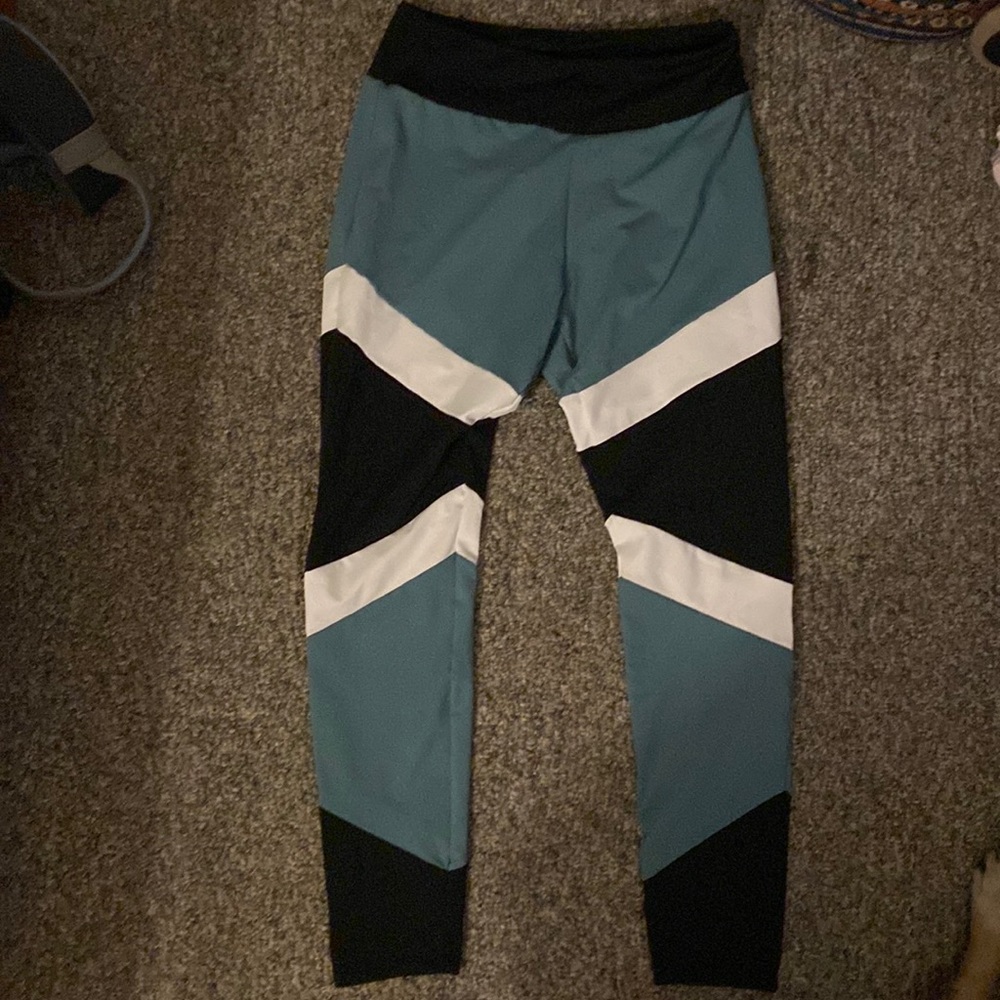 Brand new work out pants with bra